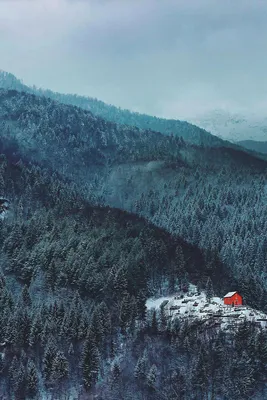Деревянный сказочный домик на снегу зимний вечер Дом для отдыха и отдыха в  лесу Стоковое Фото - изображение насчитывающей ñ ð²ðµñ‚, oð¼: 162154060