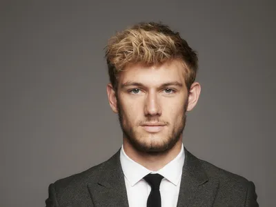 Алекс Петтифер (Alex Pettyfer, Alexander Richard Pettyfer) - актёр -  фильмография - Банда Чикаго (2020) - европейские актёры - Кино-Театр.Ру