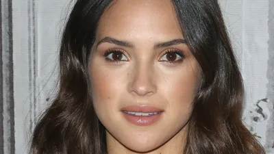 Adria Arjona Armani Beauty Makeup and Skincare Интервью