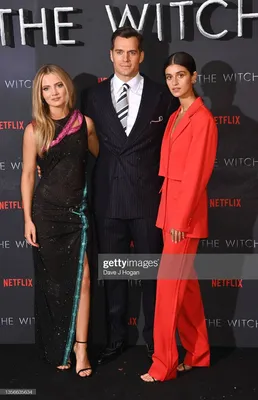 Фрейя Аллан, Генри Кэвилл и Аня Чалотра на премьере второго сезона  «Ведьмака...