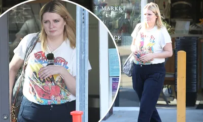 Mischa Barton Reflects On Painful Memories About Her Early Fame - E! Online