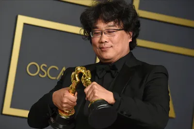 Бон Джун Хо - второй человек в истории, выигравший 4 Оскара сразу | Пикабу