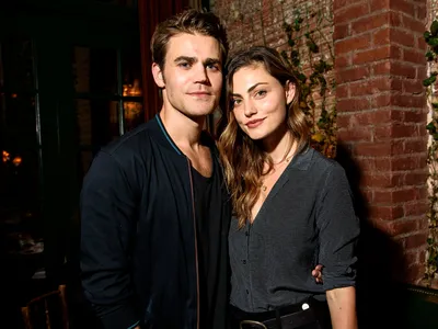 Phoebe tonkin and paul wesley hi-res stock photography and images - Alamy