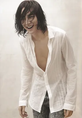 Фото Смеющийся актер и певец Jang Geun Suk / Чан Гын Сок в белой рубашке,  Южная Корея