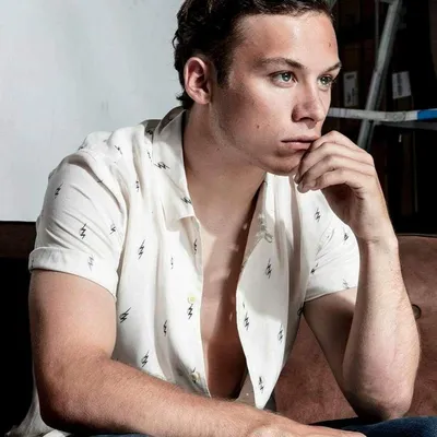 Финн Коул (Finn Cole). Фотографии, промо, постеры, фото со съемок и  мероприятий, кадры из сериалов. – LostFilm.TV.