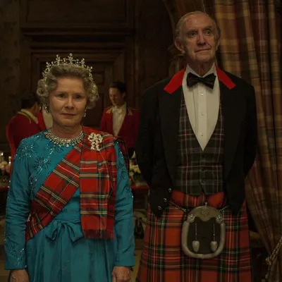 Первый взгляд на пятый сезон «Короны»: Имельда Стонтон в роли королевы Елизаветы – WWD