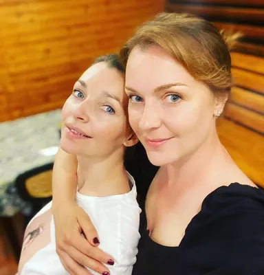 Наталия Антонова on Instagram: “С днём кино, моих дорогих коллег и  зрителей! Пусть его будет много и пусть оно будет разное, доброе, яркое,  красивое, сильное, главное…”