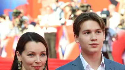 Взрослый сын такой молодой мамы: Наталия Антонова поздравила старшего  наследника с днем рождения