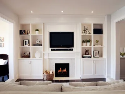 Дизайн маленькой гостиной в хрущевке | Fireplace built ins, Family room  design, Living room remodel