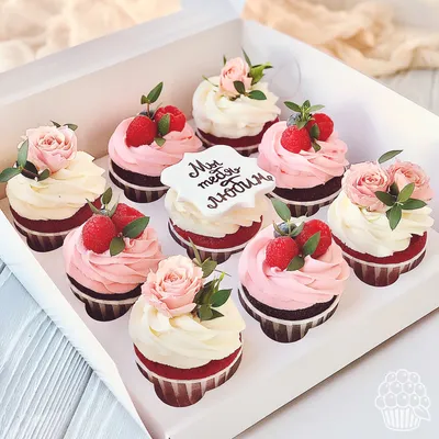 Нежные капкейки для девушки❤️ | Blackberry cake, Desserts, Mini cupcakes