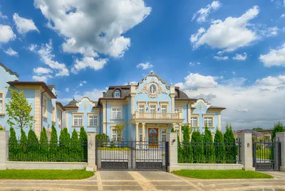 Дом на Рублевке: что происходит с самым дорогим загородным жильем России ::  Загород :: РБК Недвижимость