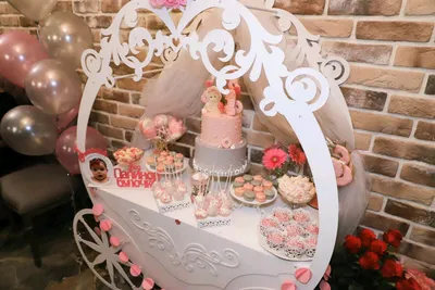 Свадебные вкусные декорации Кэнди-бар Сладкий стол Стоковое Фото -  изображение насчитывающей съешьте, украшение: 165332770