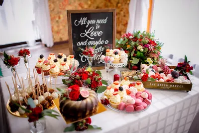 Сладкий стол на свадьбу, Candy-bar, свадебный торт, свадьба, wedding |  Succulent wedding table, Bridal party table decorations, Bridal shower  desserts