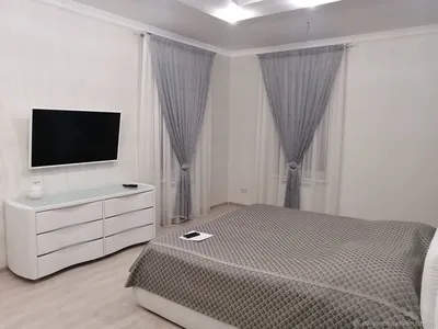 Классические шторы в спальню с необычными подхватами – купить на Ярмарке  Мастеров – OKJWGRU | Шторы, Москва