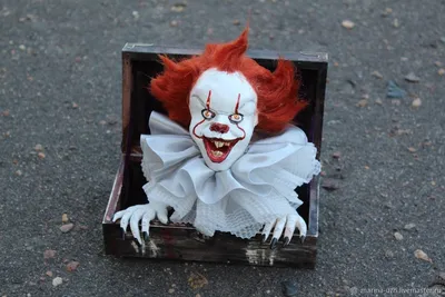 Клоун Пеннивайз Кукла игрушка ручной работы Стивен Кинг – купить на Ярмарке  Мастеров – QKH46BY | Интерьерная кукла, Омск