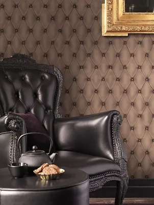 Коричневый кожаный диван в интерьер комнаты с книжным шкафом. | Премиум Фото