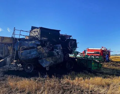 Комбайн «Дон-1500» загорелся в поле в Шарыповском округе | Новости - KGS.RU