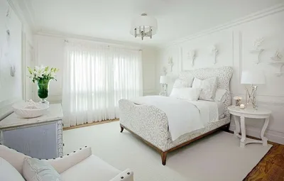 Интерьер спальни с белой мебелью - 73 фото