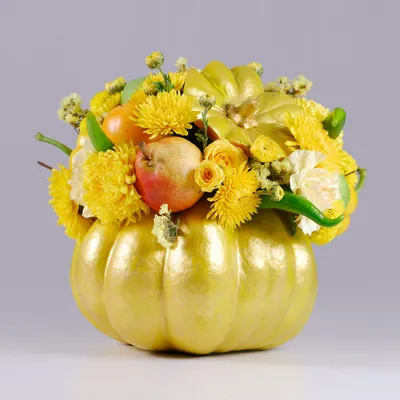 Осенняя композиция в тыкве с цветами и фруктами в Киеве, заказать в по  низкой цене