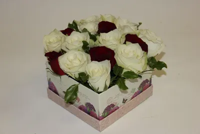 Коробочка с розами - Композиции из живых цветов - Торговый дом Орхидея