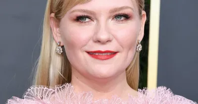 Great Outfits in Fashion History: Kirsten Dunst in a Dreamy Blush Christian  Lacroix Couture Gown - Fashionista