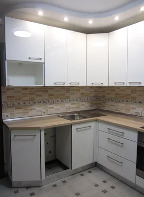 Kухни и корпусная мебель под заказ: Стильная белая угловая кухня