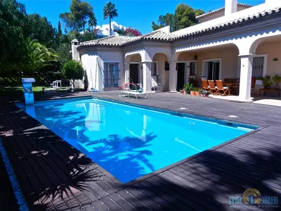 Купить дом в Испании: Красивая вилла, с потрясающими панорамными видами на  море, гольф поле и побережье по цене 1,950,000 евро - продажа недвижимости  в Испании от Коста Гарант