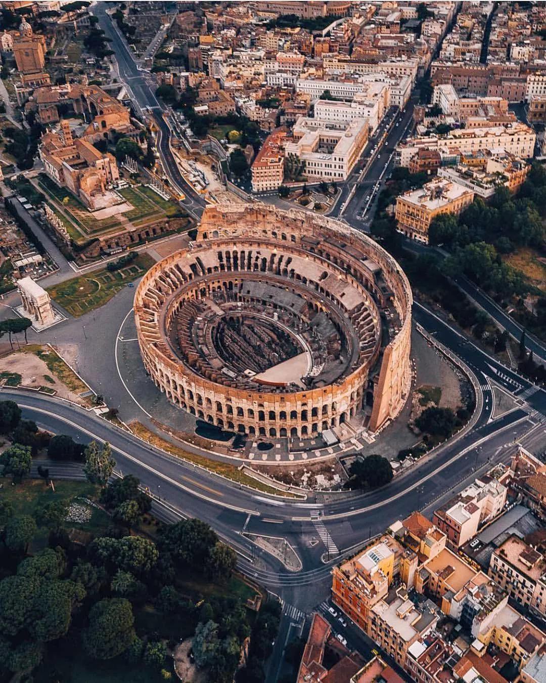 Roma италия. Колизей в Италии. Римский Колизей Италия. Рим город Колизей. Италия Колизей (г. Рим).