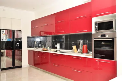 Красная глянцевая кухня фото