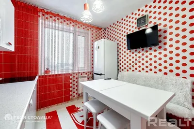 Даже шторка в ванной в этих цветах. В Минске продают вот такую квартиру с  двухцветным ремонтом - Realt