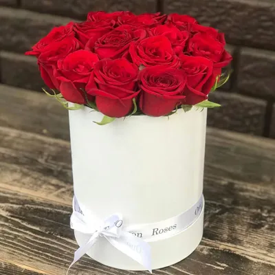 Красные розы в коробке купить в Москве с доставкой недорого – id 2693 |  Roses Delivery