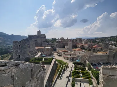 Крепость Рабат в Akhaltsikhe, Georgia Стоковое Изображение - изображение  насчитывающей флаг, наведенное: 123970627