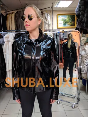 Короткая лаковая куртка черного цвета из натуральной кожи | SHUBA.LUXE