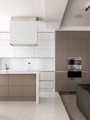 Красивые серо-белые кухни – 135 лучших фото дизайна интерьера кухни | Houzz  Россия