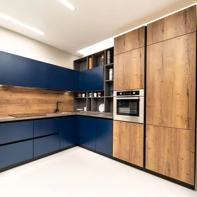 Синяя угловая кухня с пластиковыми фасадами в стиле Хай-Тек за 280000  рублей от Кухнидар. Фото и проектная документация