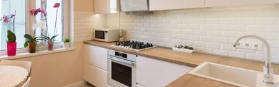 Белая кухня в интерьере: фото, кухня белый глянец - дизайн белой кухни в  современном стиле, белые кухни в современном стиле фото, цвет стен