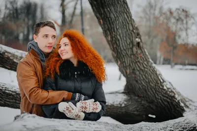 фотосессия зимняя, фотосессия зимой, зимняя фотосессия love story на  беседке, пара зимой, зимний декор - The-wedding.ru