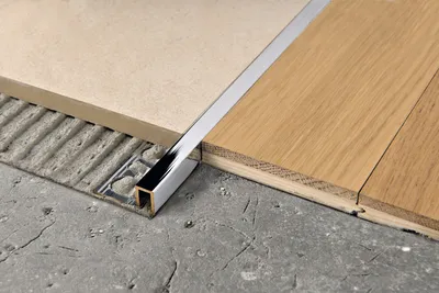 Порожек между плиткой и ламинатом: гибкий порог, стыковка и соединение, как  состыковать в дверном проеме, фото