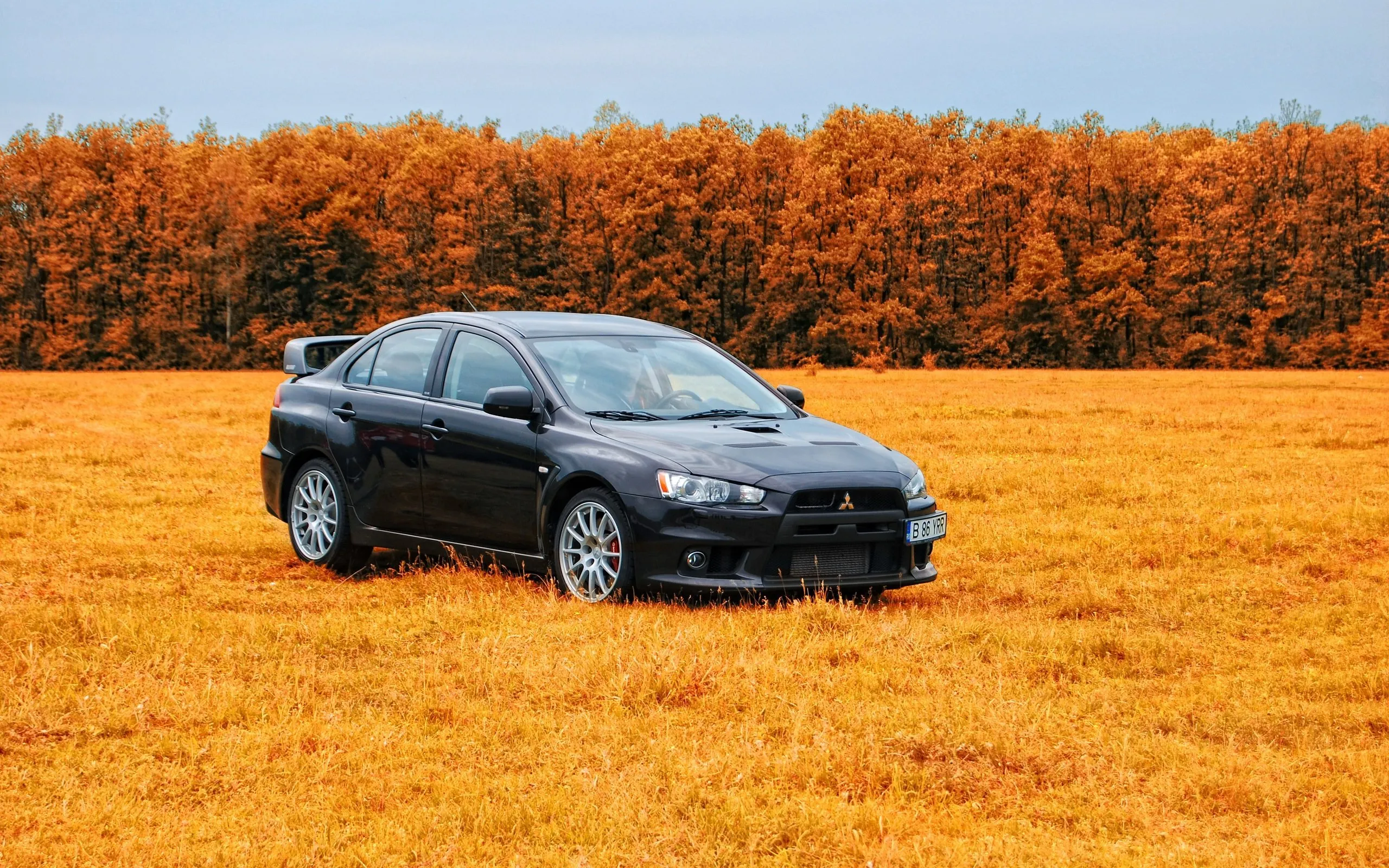 Поле лансер. Mitsubishi Lancer 10 черный. Лансер 10 черный. Mitsubishi Lancer Evolution. Митсубиси Лансер черный.