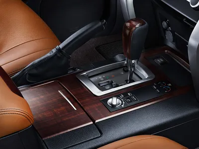 Toyota предложит россиянам Land Cruiser 200 Brownstone с отделкой интерьера  из коричневой кожи