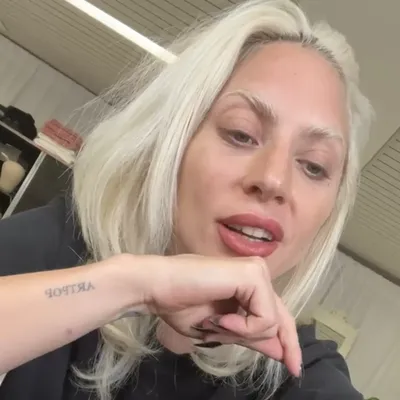 Леди Гага показала лицо без макияжа и порадовала фанатов: Личности:  Ценности: Lenta.ru