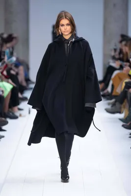 Кейпы, двубортные пальто и стеганые жилеты: уютная коллекция Max Mara AW/21  | ELLE