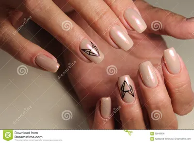 Маникюр с абстракцией на ногтях Стоковое Фото - изображение насчитывающей  рука, форма: 95892608