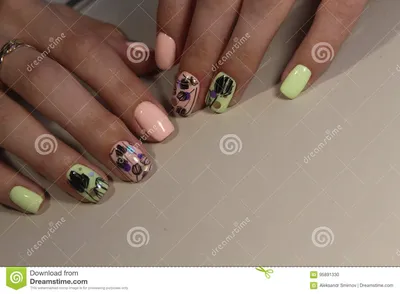 Маникюр с абстракцией на ногтях Стоковое Фото - изображение насчитывающей  бобра, бело: 95891330