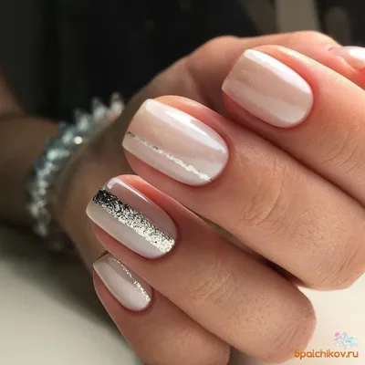 Серебряные полоски на ногтях