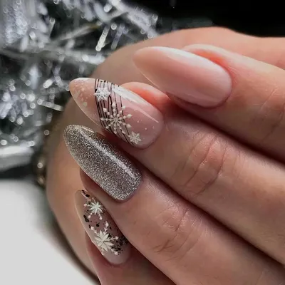 Суперский РОЗОВЫЙ новогодний маникюр | Nailspiration.net