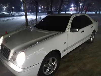 Купить б/у Mercedes-Benz E-Класс II (W210, S210) 280 2.8 AT (193 л.с.)  бензин автомат в Минусинске: белый Мерседес-Бенц Е-класс II (W210, S210)  седан 1996 года на Авто.ру ID 1098200192