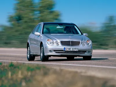 Mercedes-Benz E 280 Limousine in Silber gebraucht in Ladenburg für € 3.200,