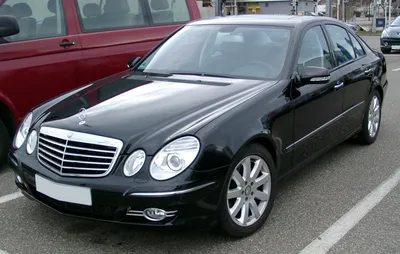 Englisch: 2002 - 2006 Mercedes-Benz E 55 AMG (W211) Limousine. In Colditz,  New South Wales, Australien. fotografiert; 22. Juni 2010; eigene Arbeiten;  OS X Stockfotografie - Alamy