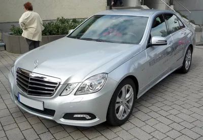 Файл:Mercedes-Benz W212 E 250 CDI Avantgarde Iridiumsilber.JPG — Википедия